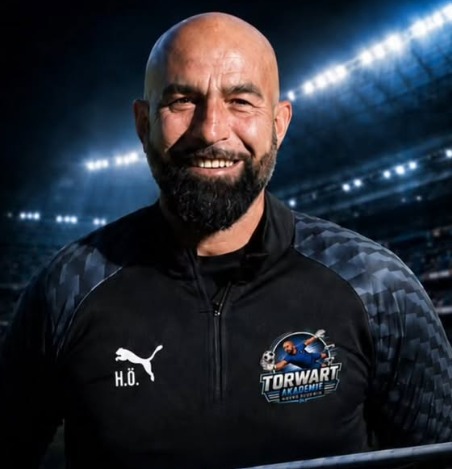 Hüsnü Özdemir, Trainer der Torwart Akademie